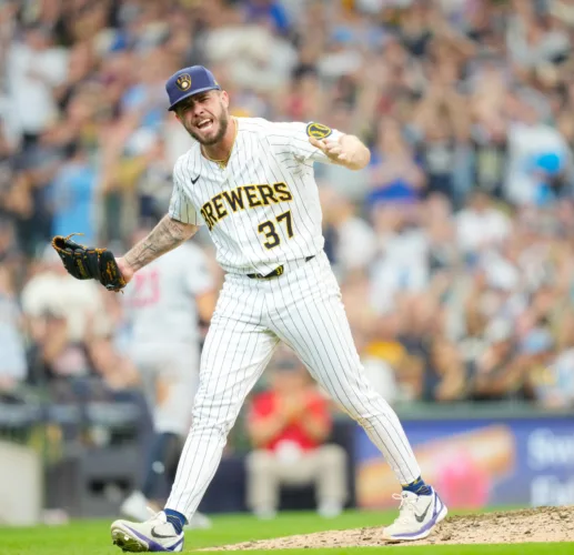 Milwaukee beats Minnesota in extra innings